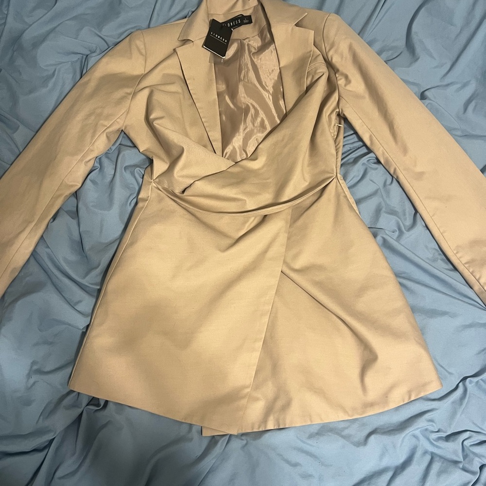 Lioness Beige Blazer with Elegant Collar